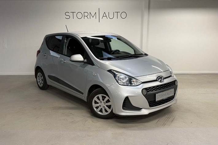 Sølv Hyundai i10 fra 2017