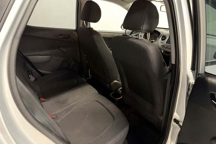 Sølv Hyundai i10 fra 2017