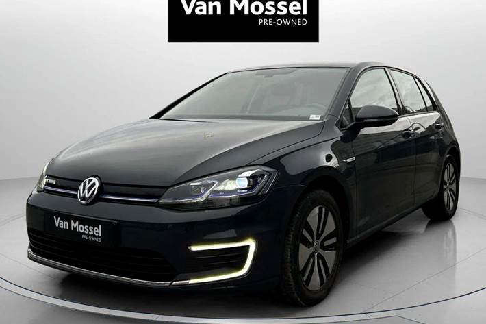 Grå VW e-Golf VII fra 2020 set udefra