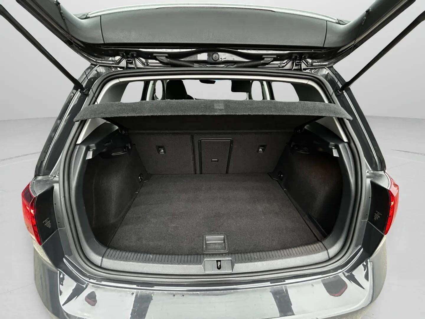 Grå VW e-Golf VII fra 2020