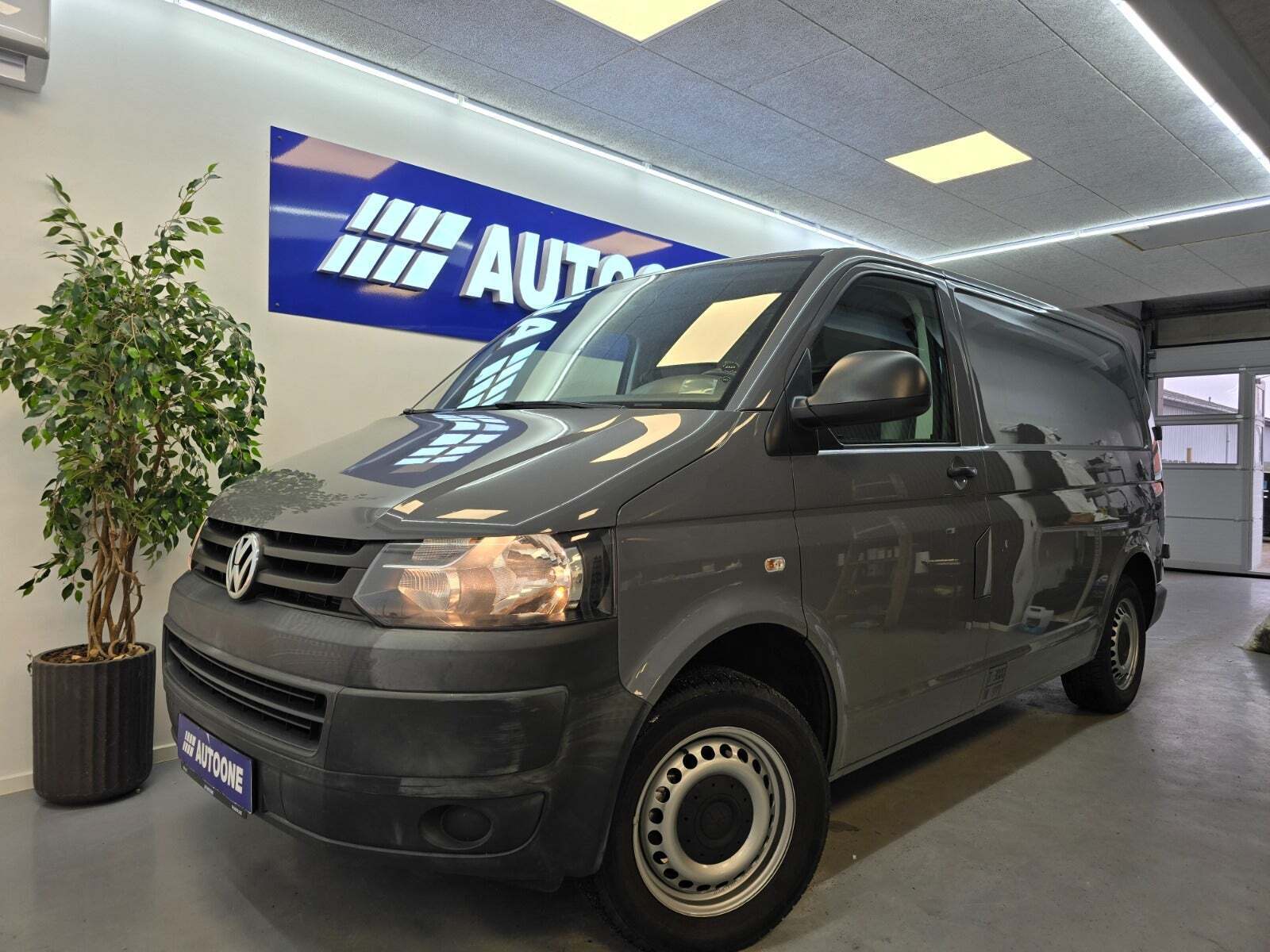 VW Transporter 2,0 TDi 140 Kassevogn DSG kort