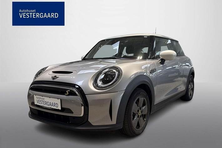 Grå Mini Cooper SE fra 2023 set udefra