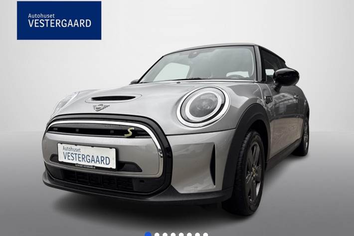Grå Mini Cooper SE fra 2022 set udefra
