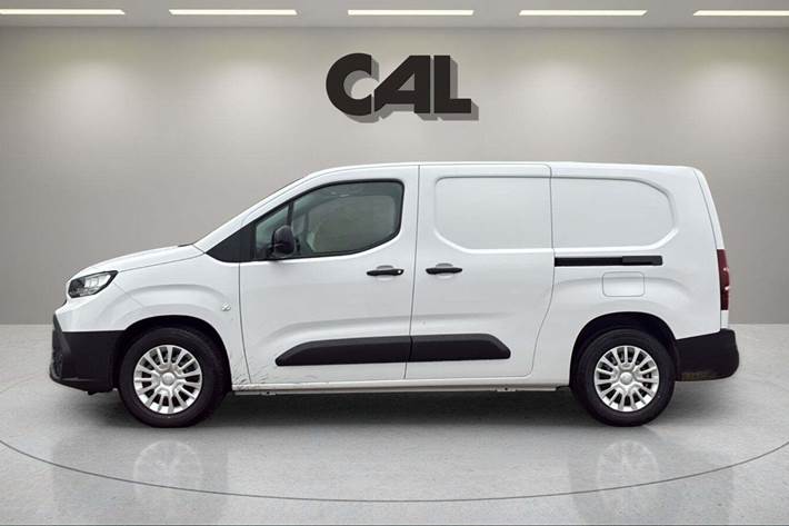 Hvid Toyota ProAce City fra 2025