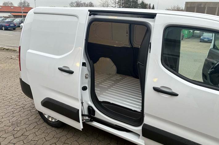 Hvid Toyota ProAce City fra 2025