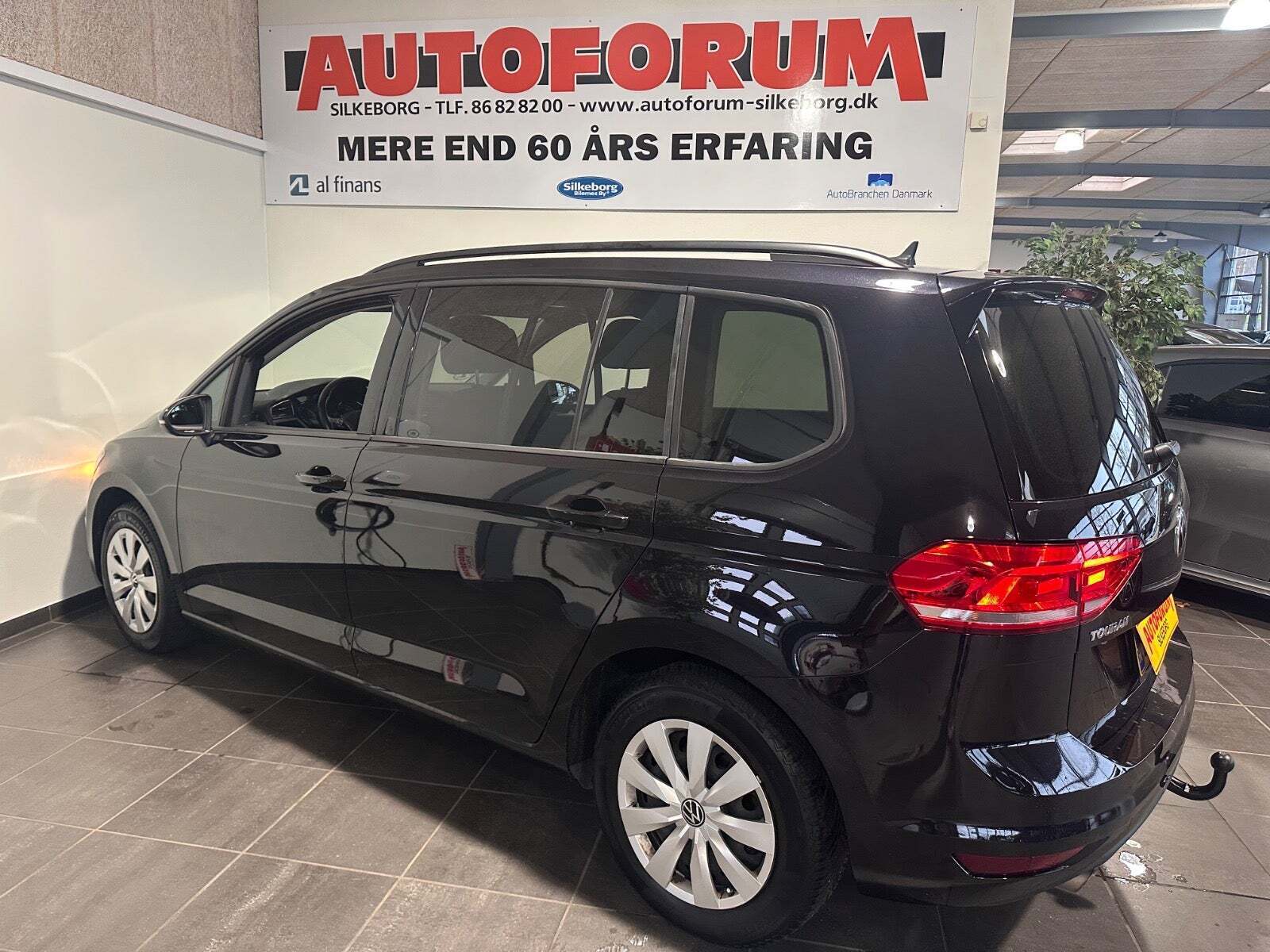 Sort VW Touran fra 2021