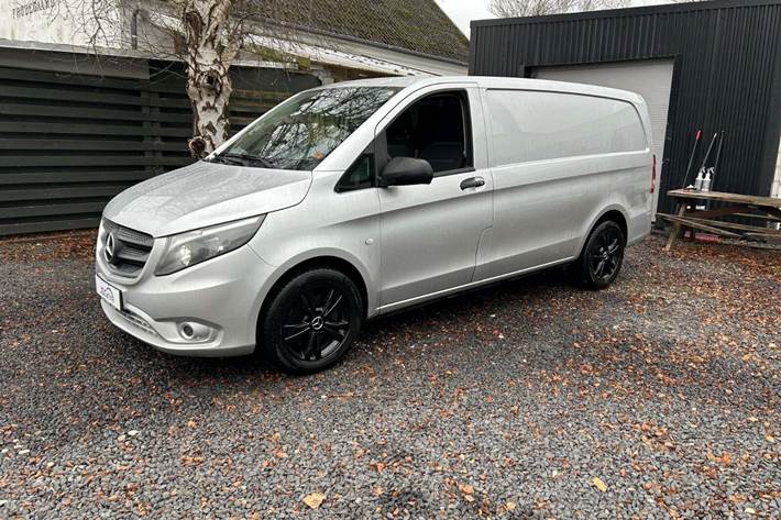 Sølv Mercedes Vito 119 fra 2015