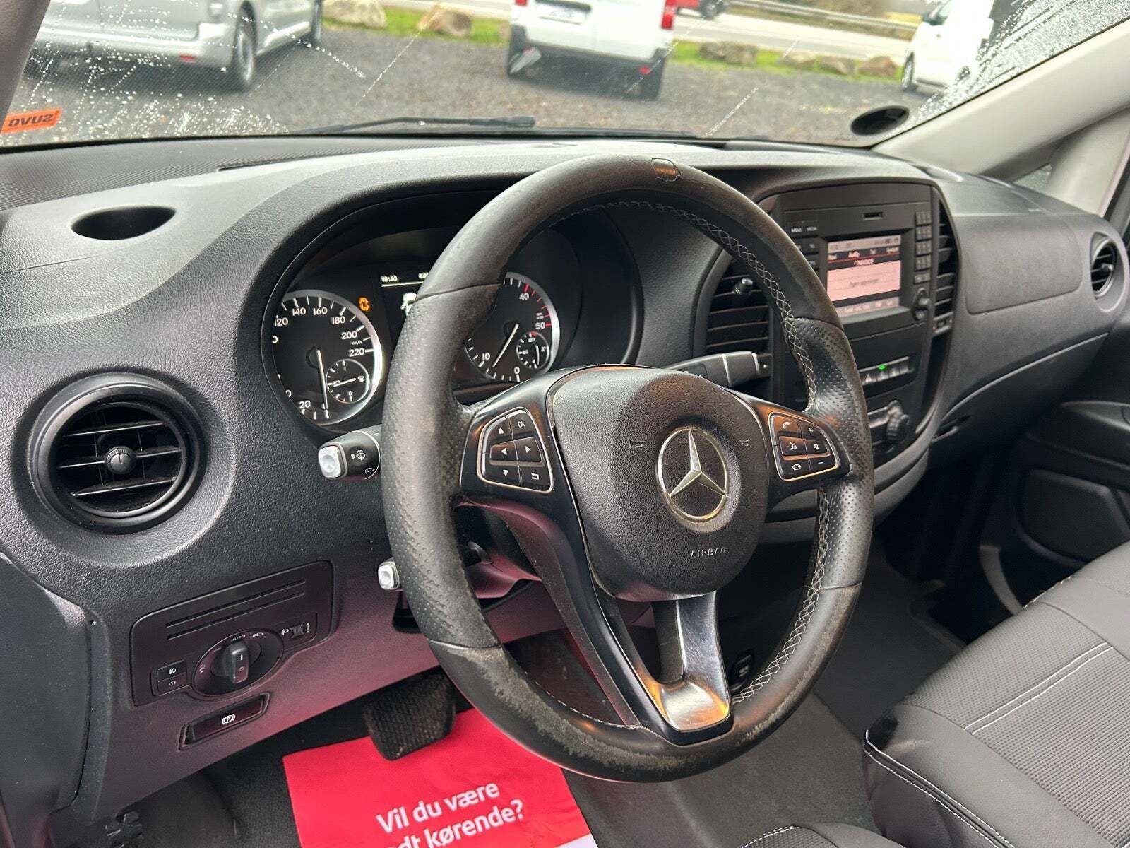 Sølv Mercedes Vito 119 fra 2015