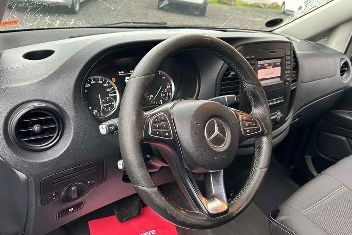 Sølv Mercedes Vito 119 fra 2015