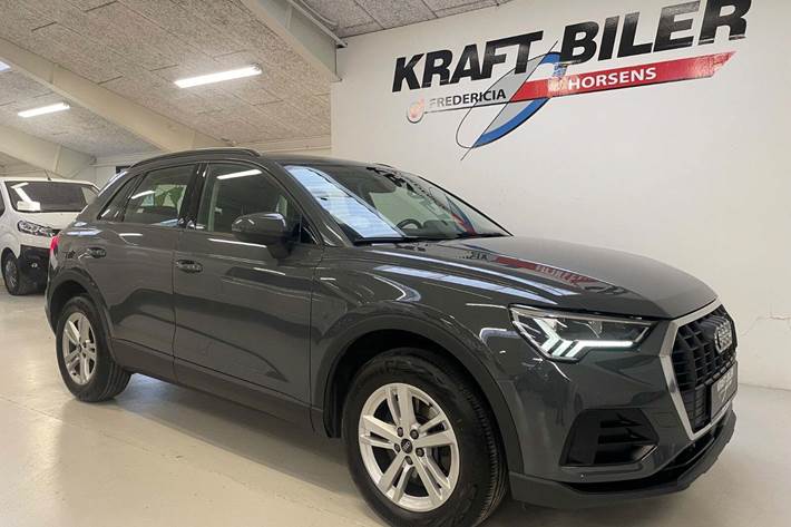 Grå Audi Q3 fra 2021 set udefra