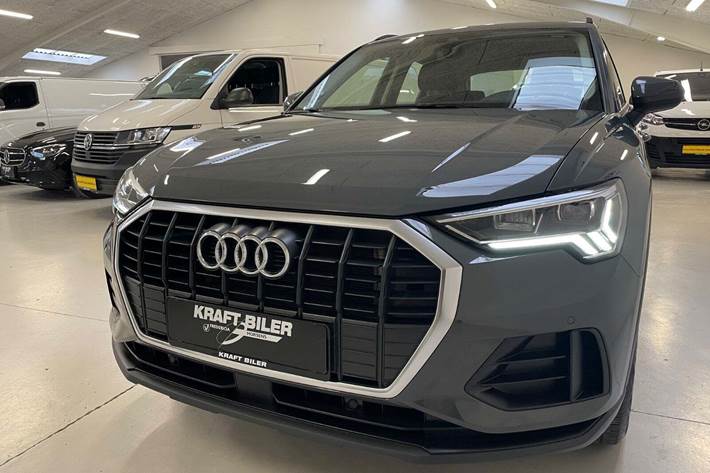 Grå Audi Q3 fra 2021