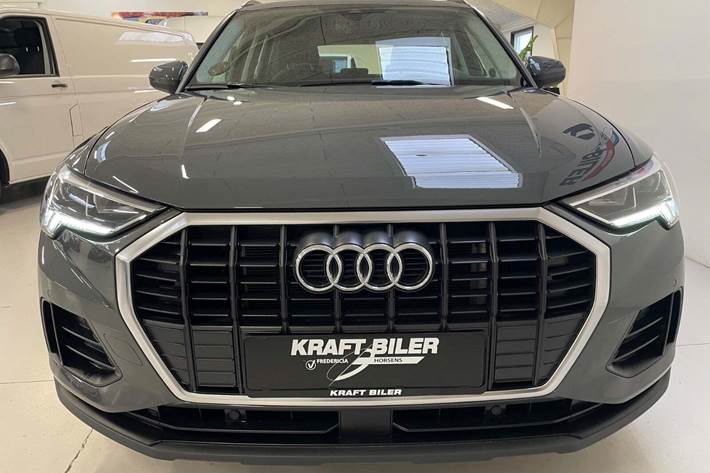 Grå Audi Q3 fra 2021