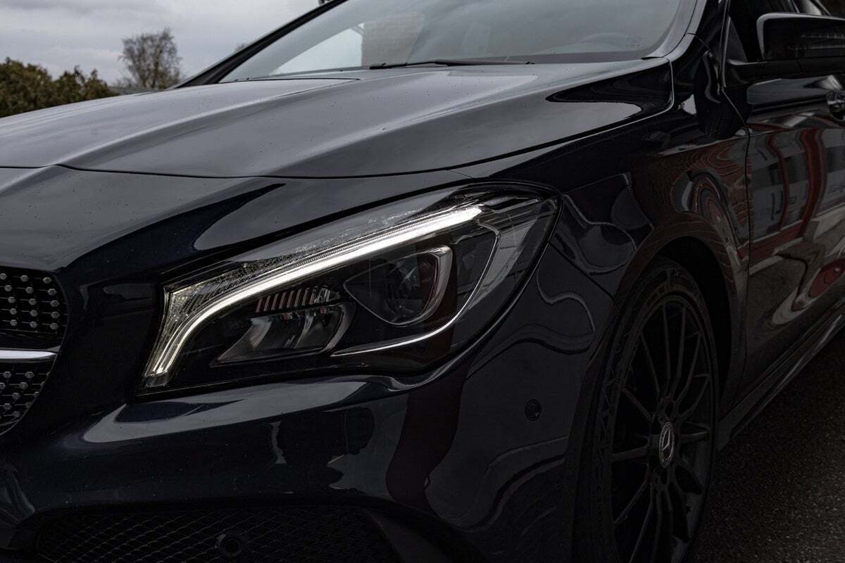 Blå Mercedes CLA220 d fra 2018