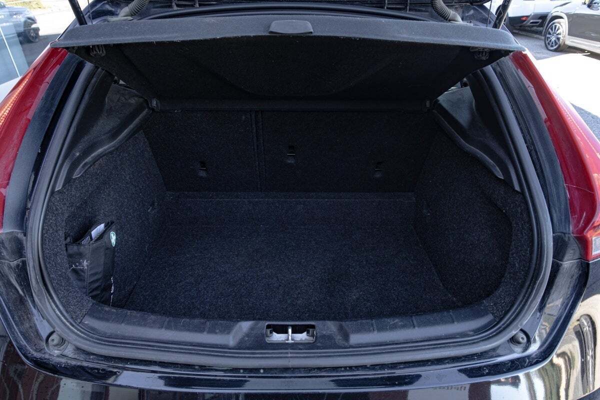 Sort Volvo V40 fra 2018