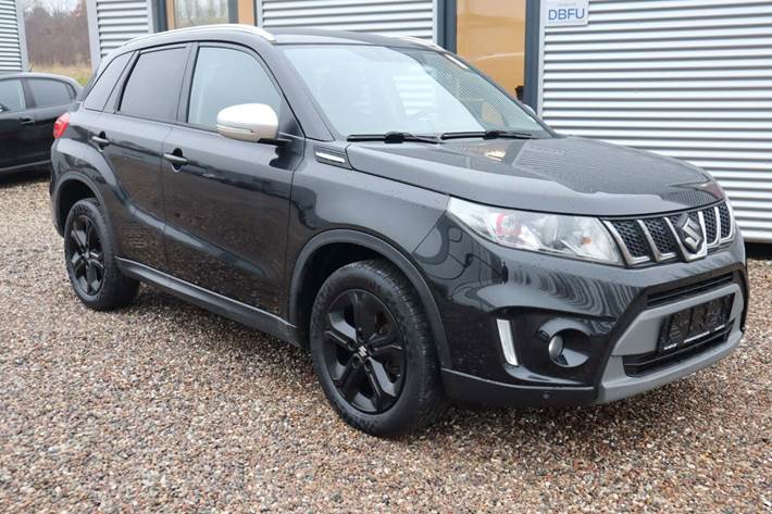 Sort Suzuki Vitara fra 2016 set udefra
