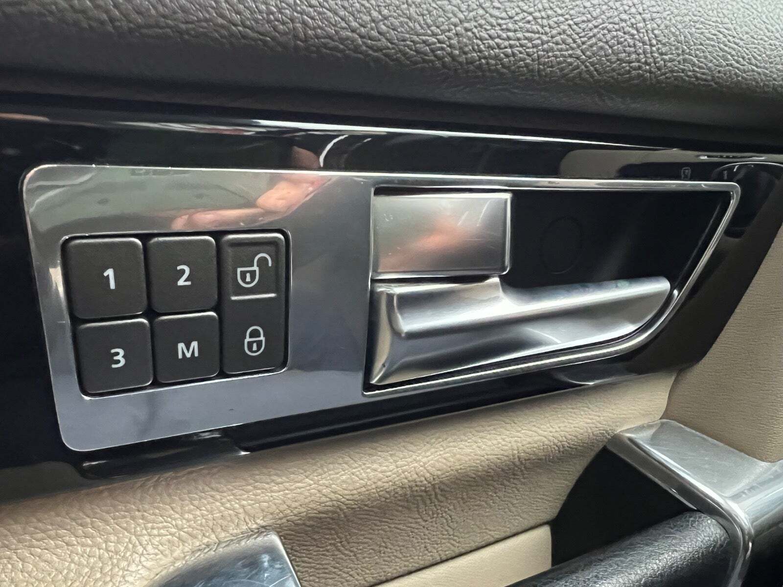 Sort Land Rover Discovery 4 fra 2013