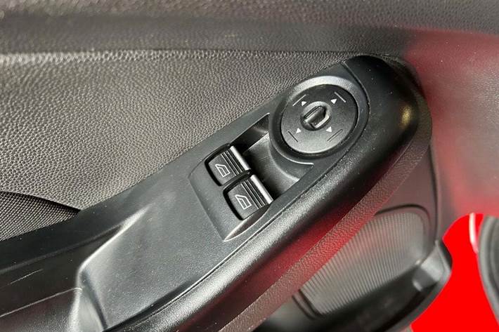 Rød Ford Fiesta fra 2016