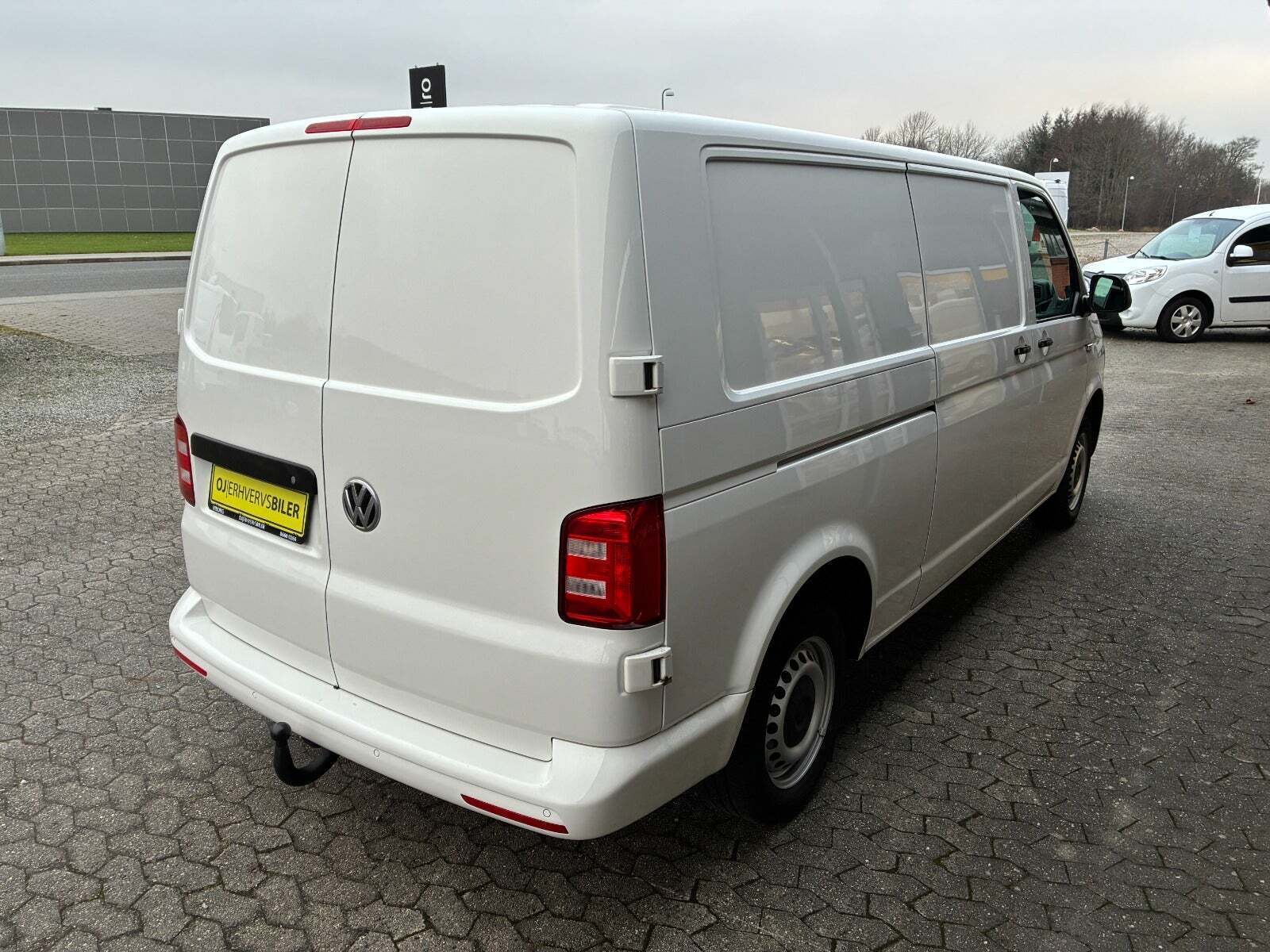 VW Transporter 2,0 TDi 102 Kassevogn lang