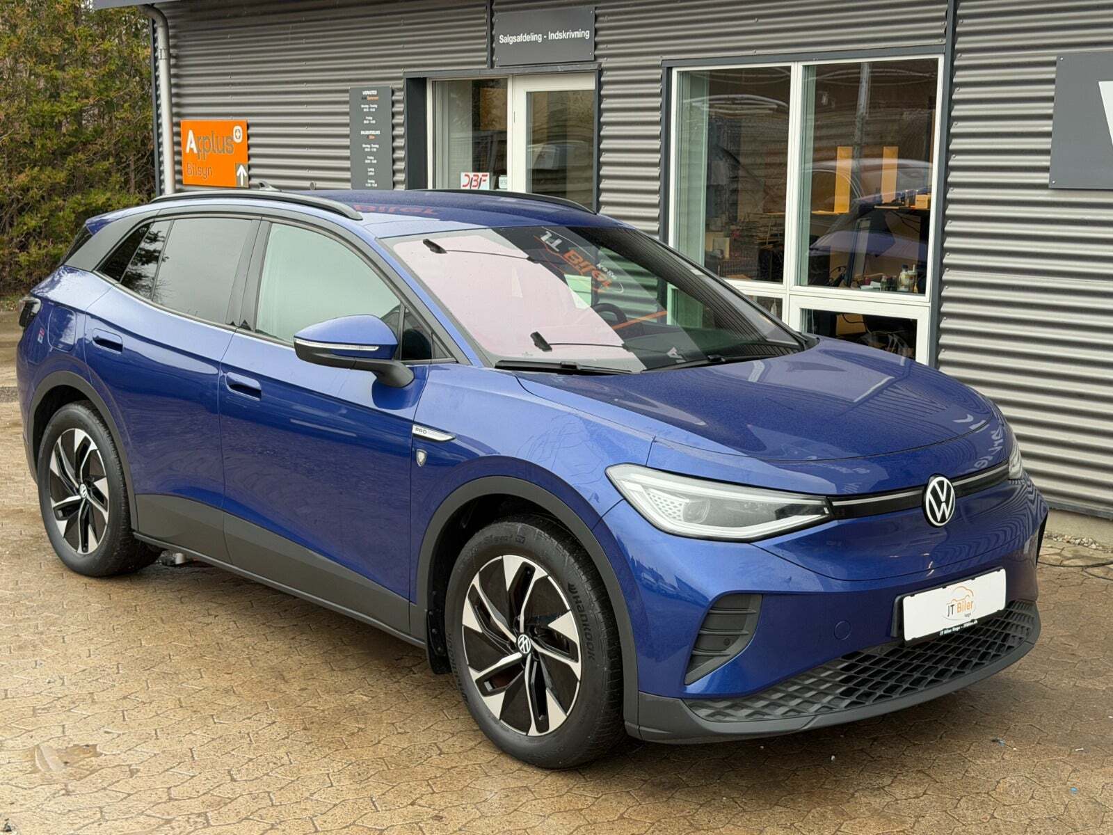 Blå VW ID.4 fra 2021 set udefra