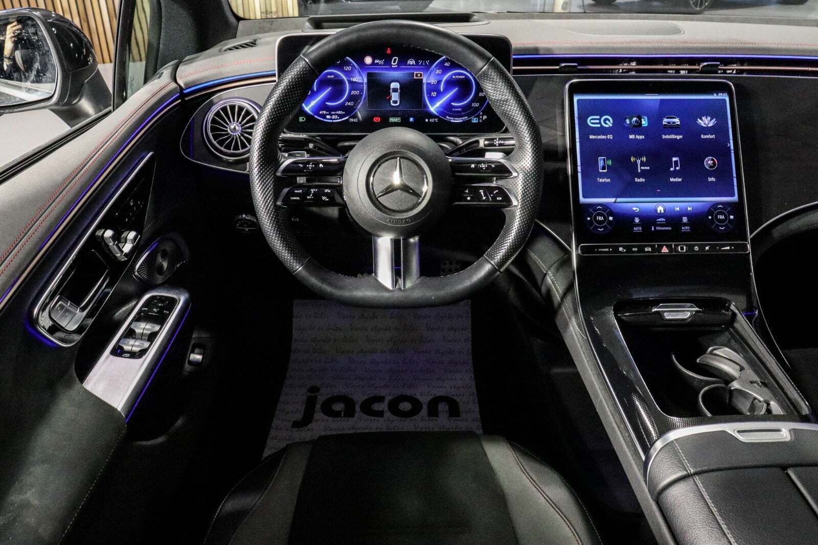 Grå Mercedes EQE350 fra 2022