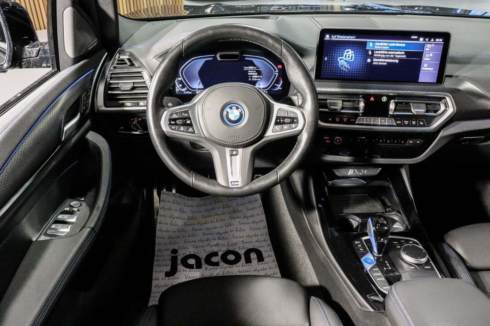 Grå BMW iX3 fra 2022