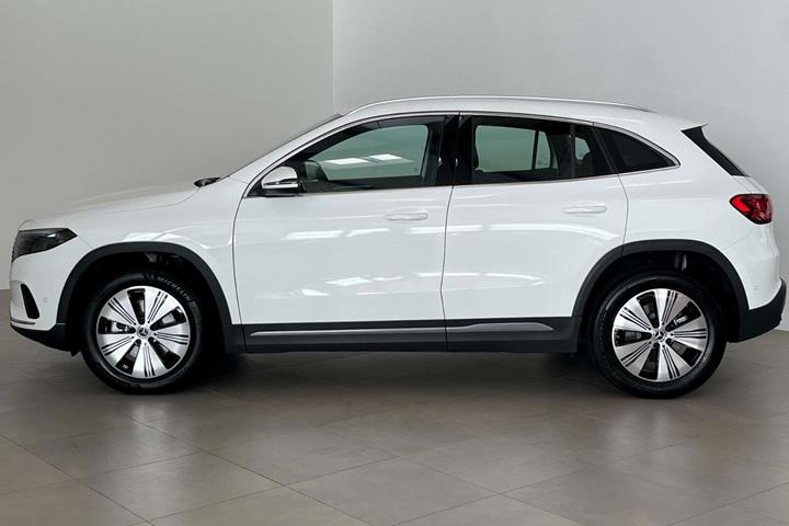 Hvid Mercedes EQA300 fra 2025