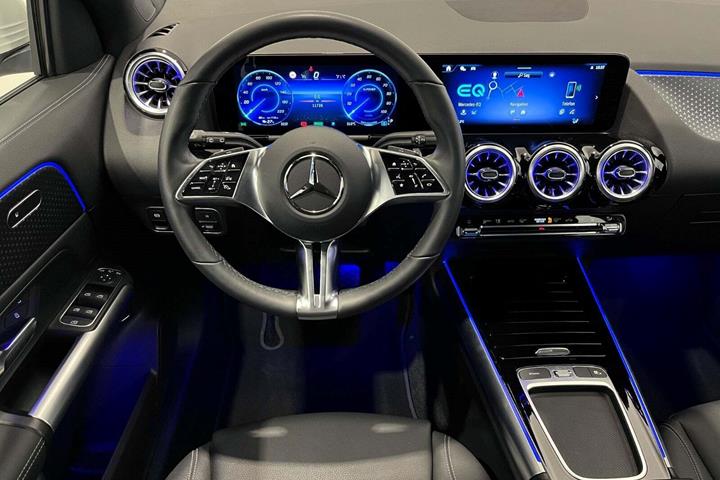 Hvid Mercedes EQA300 fra 2025
