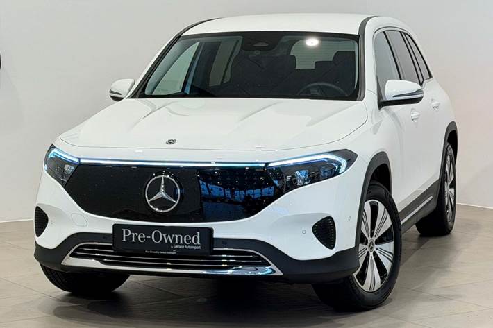 Hvid Mercedes EQB300 fra 2025 set udefra