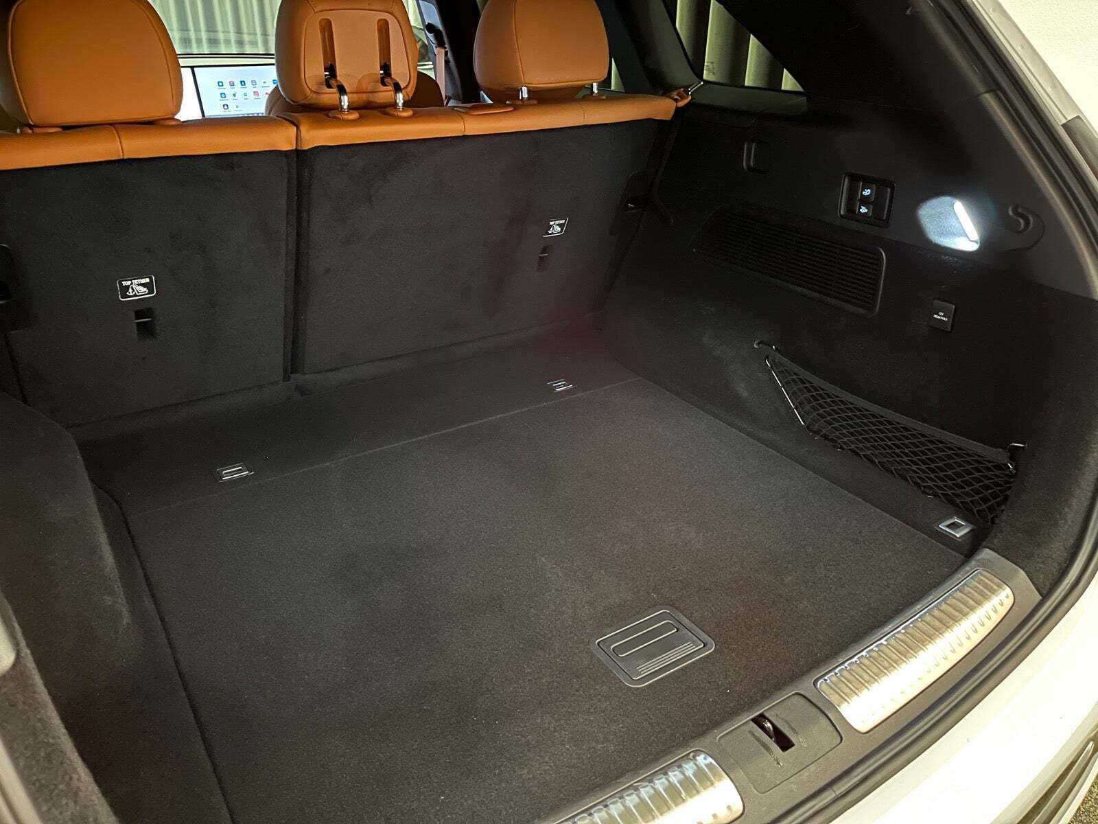 Hvid Xpeng G9 fra 2023