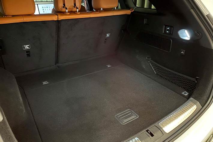 Hvid Xpeng G9 fra 2023