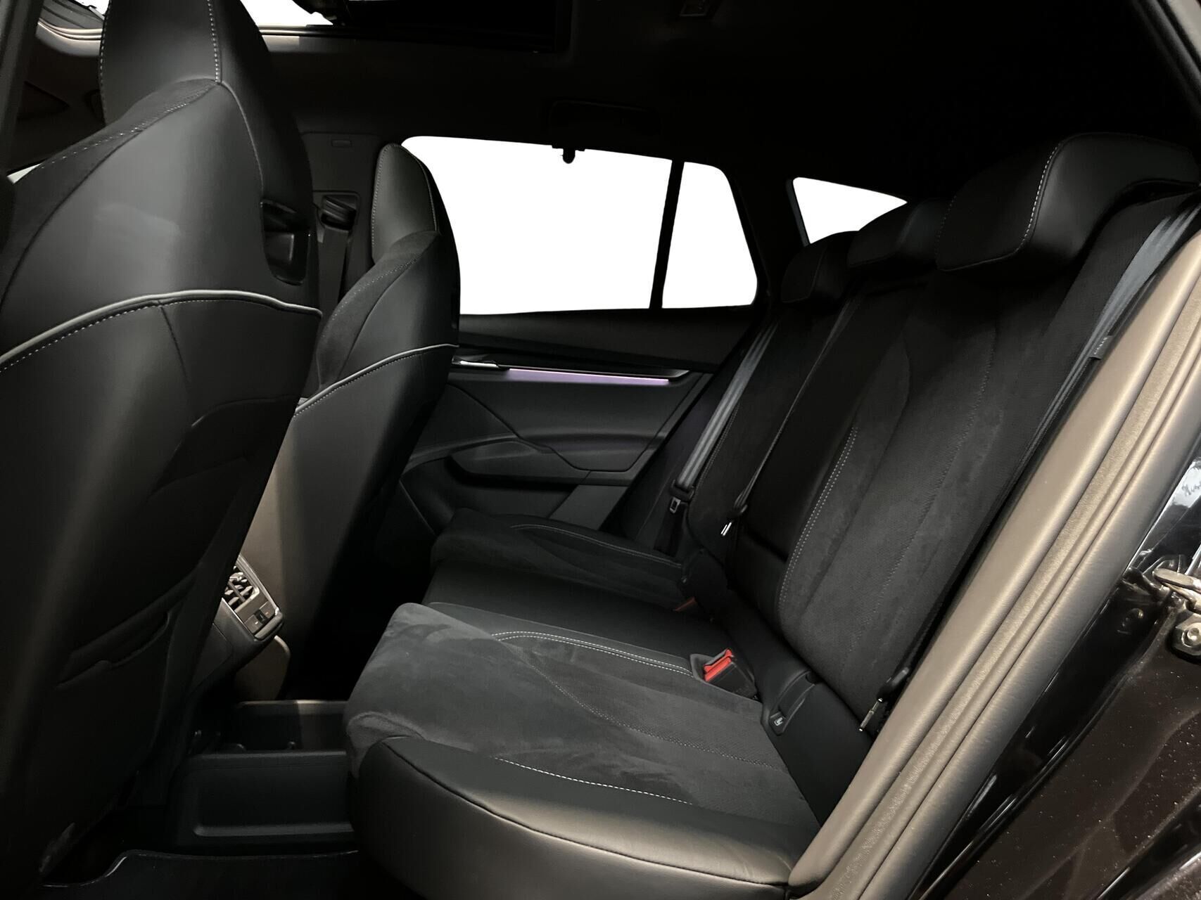 Sort Skoda Enyaq fra 2024