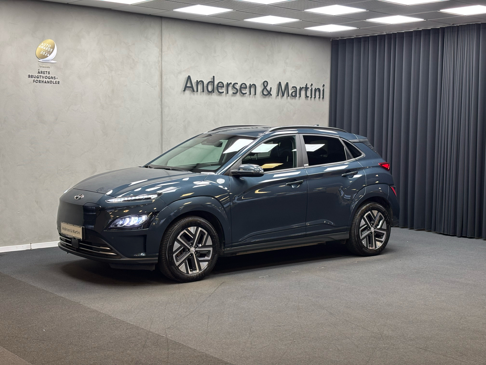 Grå Hyundai Kona fra 2021 set udefra