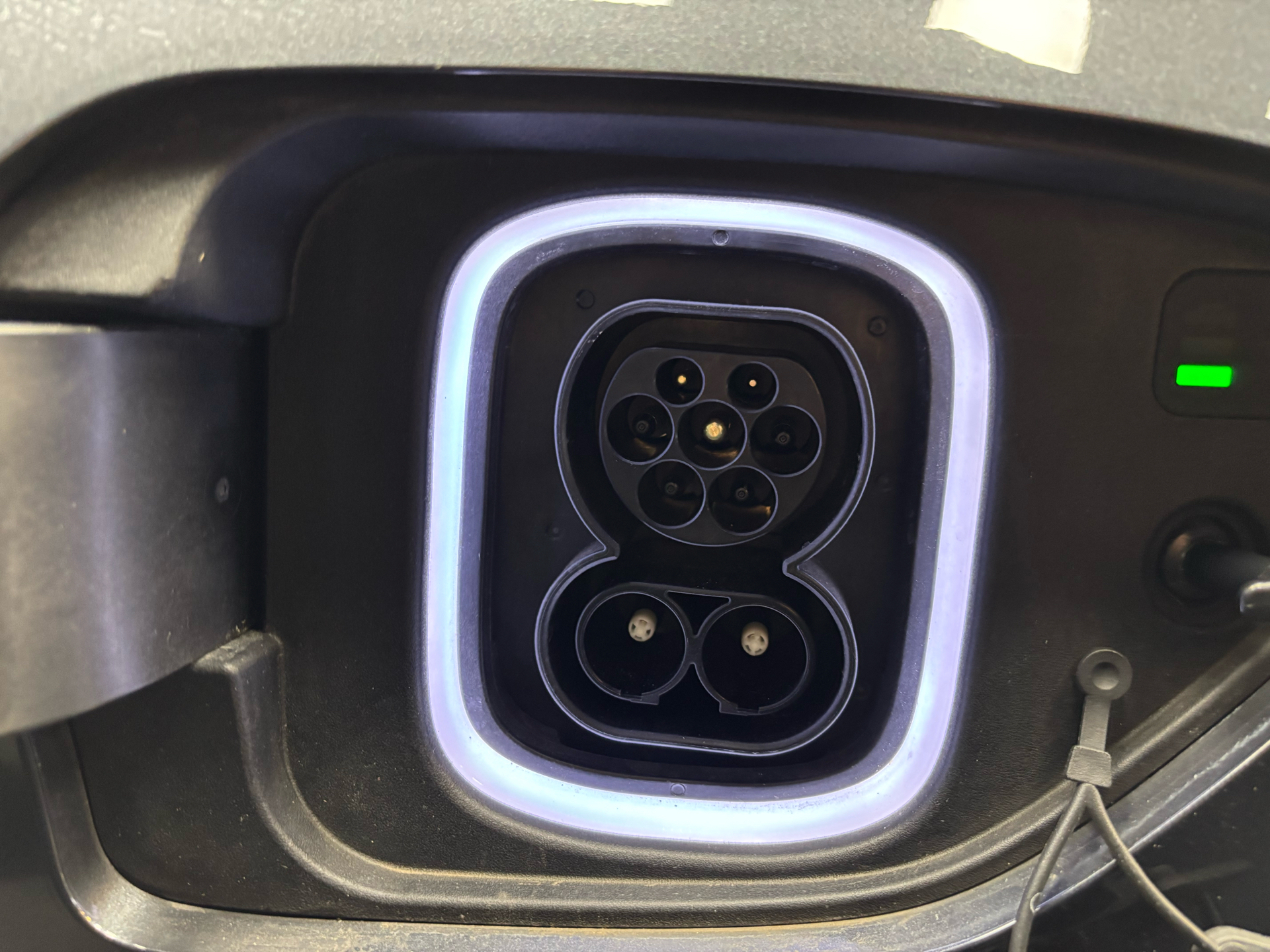 Grå Hyundai Kona fra 2021