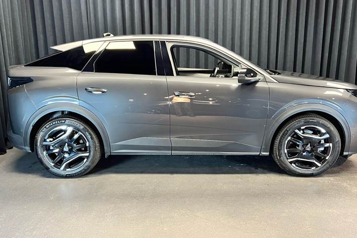 Grå Peugeot e-3008 fra 2024