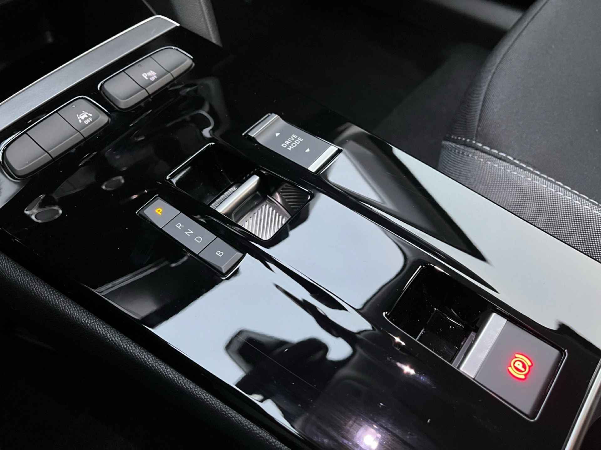 Sort Opel Mokka-e fra 2023