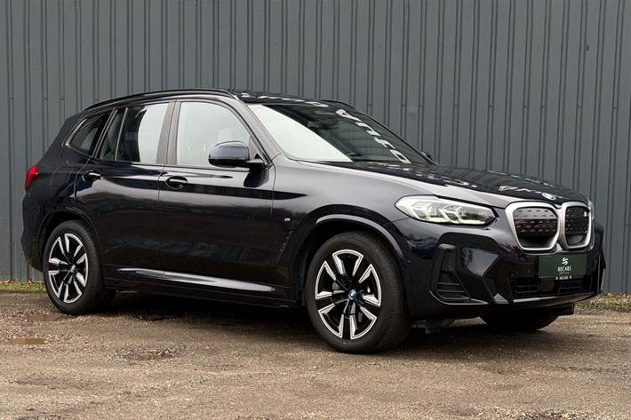 Sort BMW iX3 fra 2022 set udefra