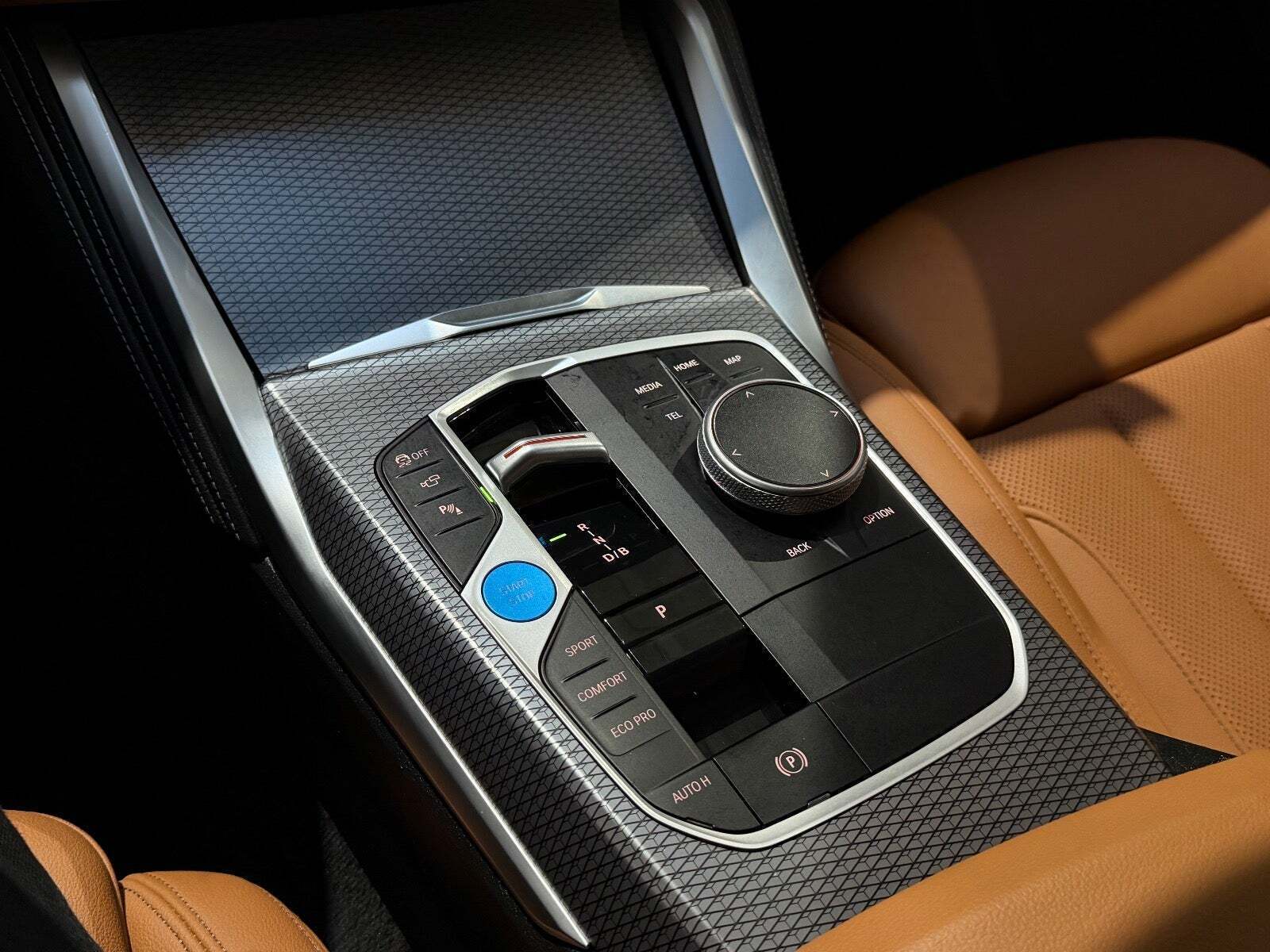 Grå BMW i4 fra 2023