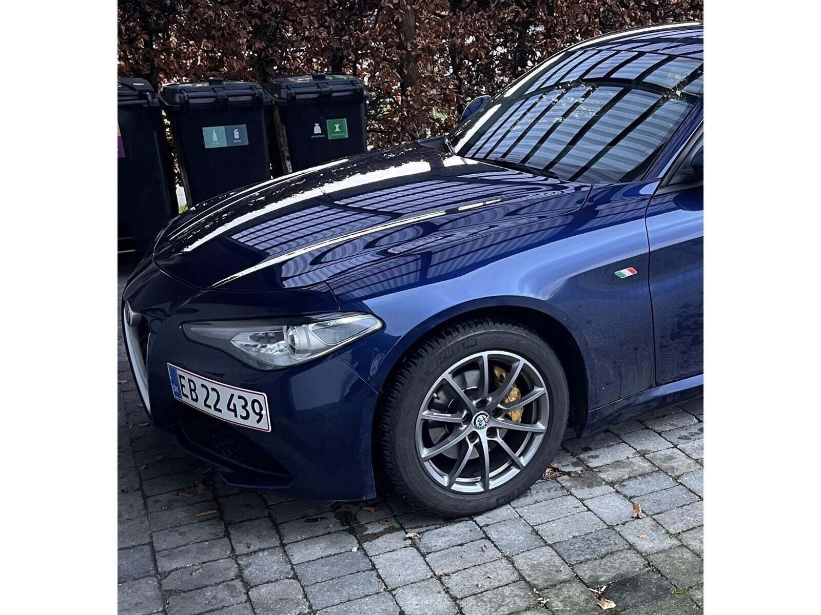 Blå Alfa Romeo Giulia fra 2018