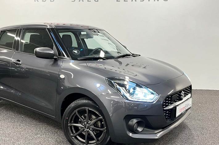 Grå Suzuki Swift fra 2023