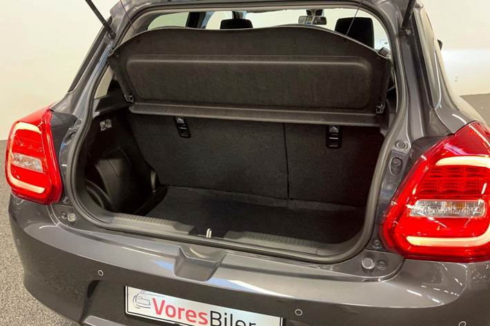 Grå Suzuki Swift fra 2023