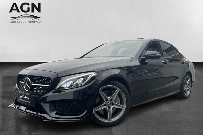 Sort Mercedes C300 fra 2015 set udefra