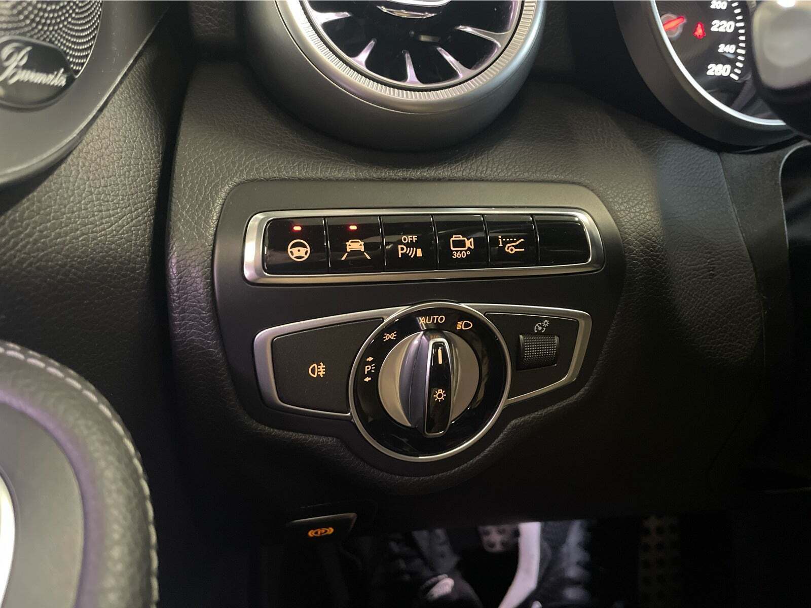 Sort Mercedes C300 fra 2015