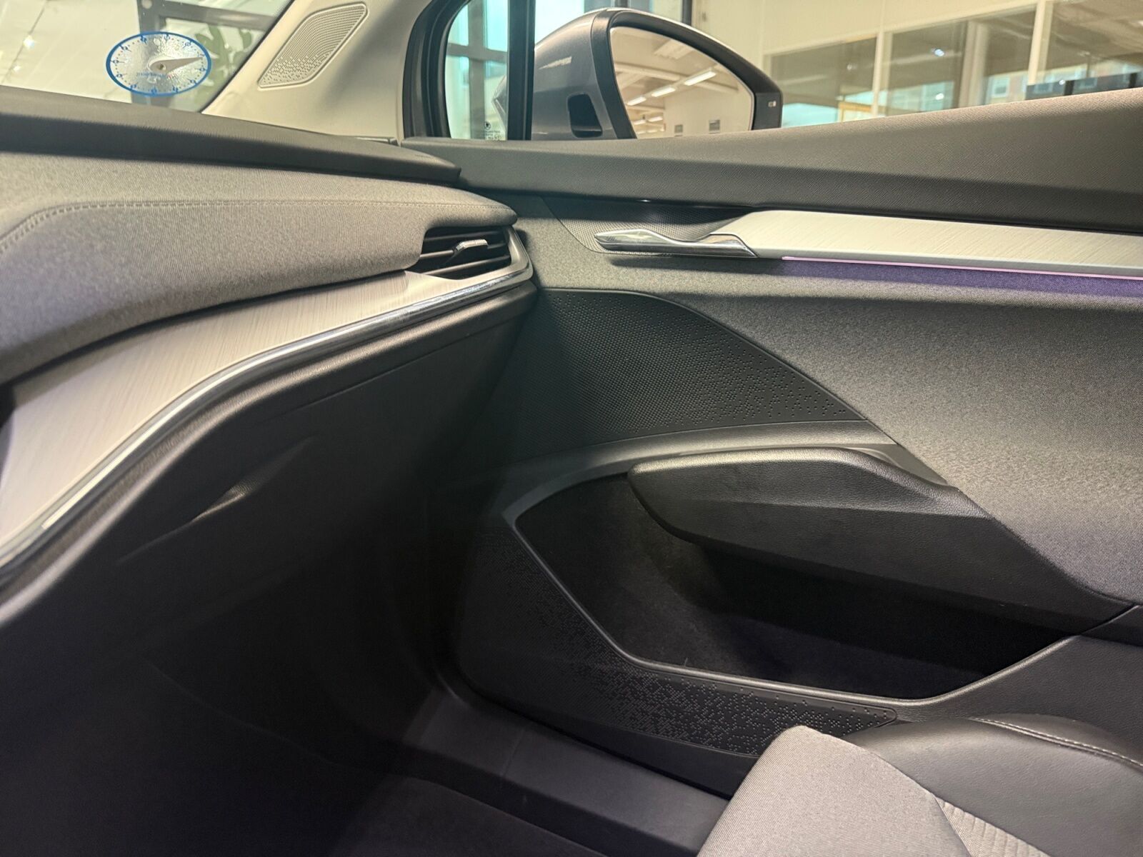 Grå Skoda Enyaq fra 2023