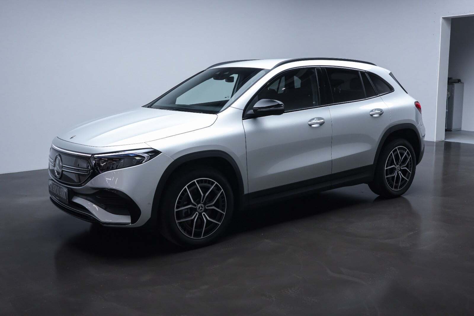 Sølv Mercedes EQA250+ fra 2024
