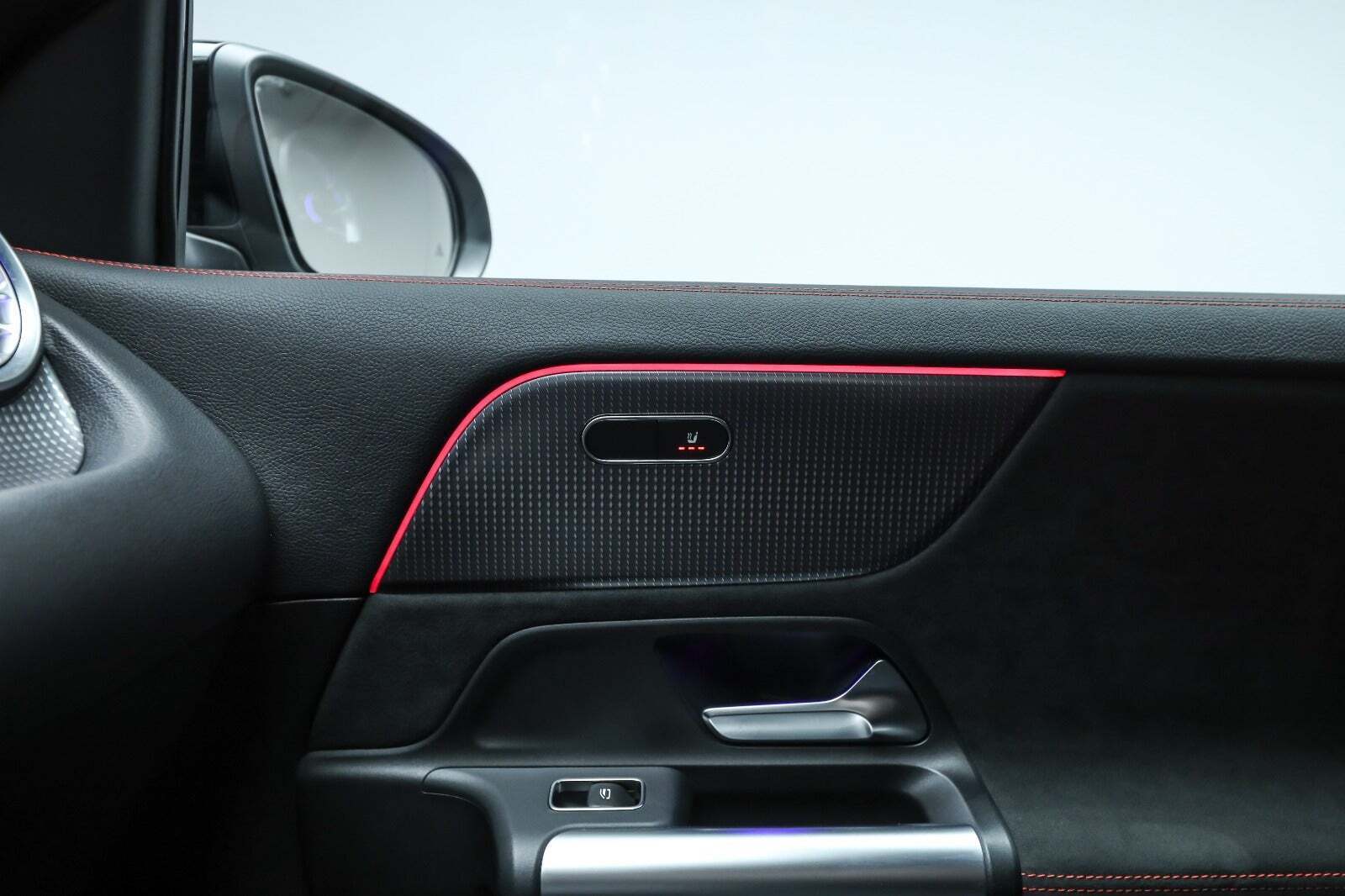 Sølv Mercedes EQA250+ fra 2024