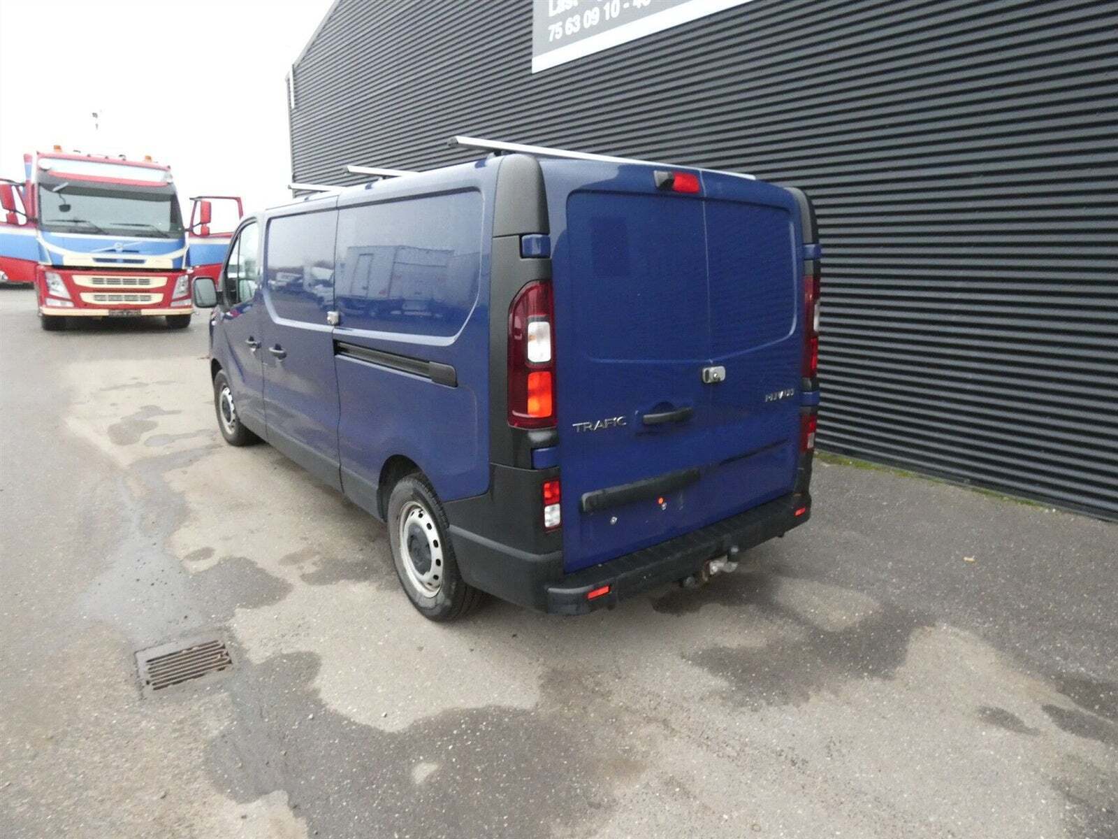 Blå Renault Trafic T29 fra 2021