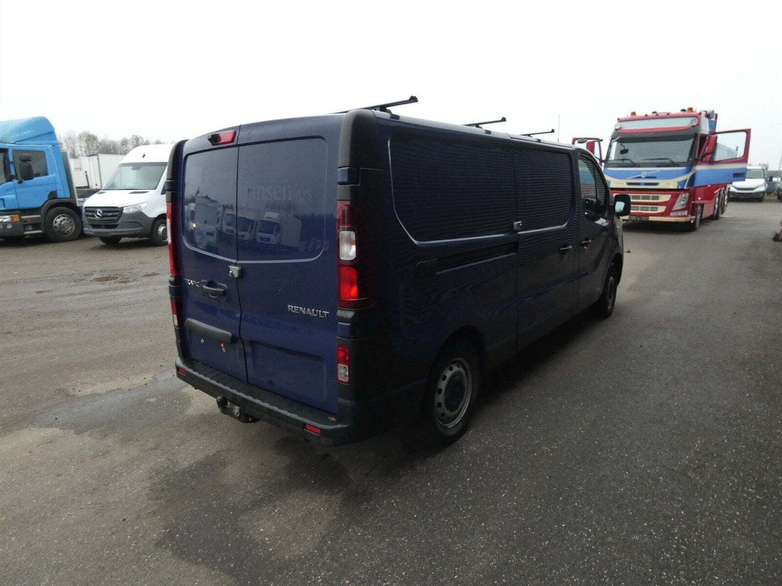 Blå Renault Trafic T29 fra 2021