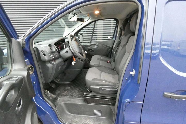 Blå Renault Trafic T29 fra 2021