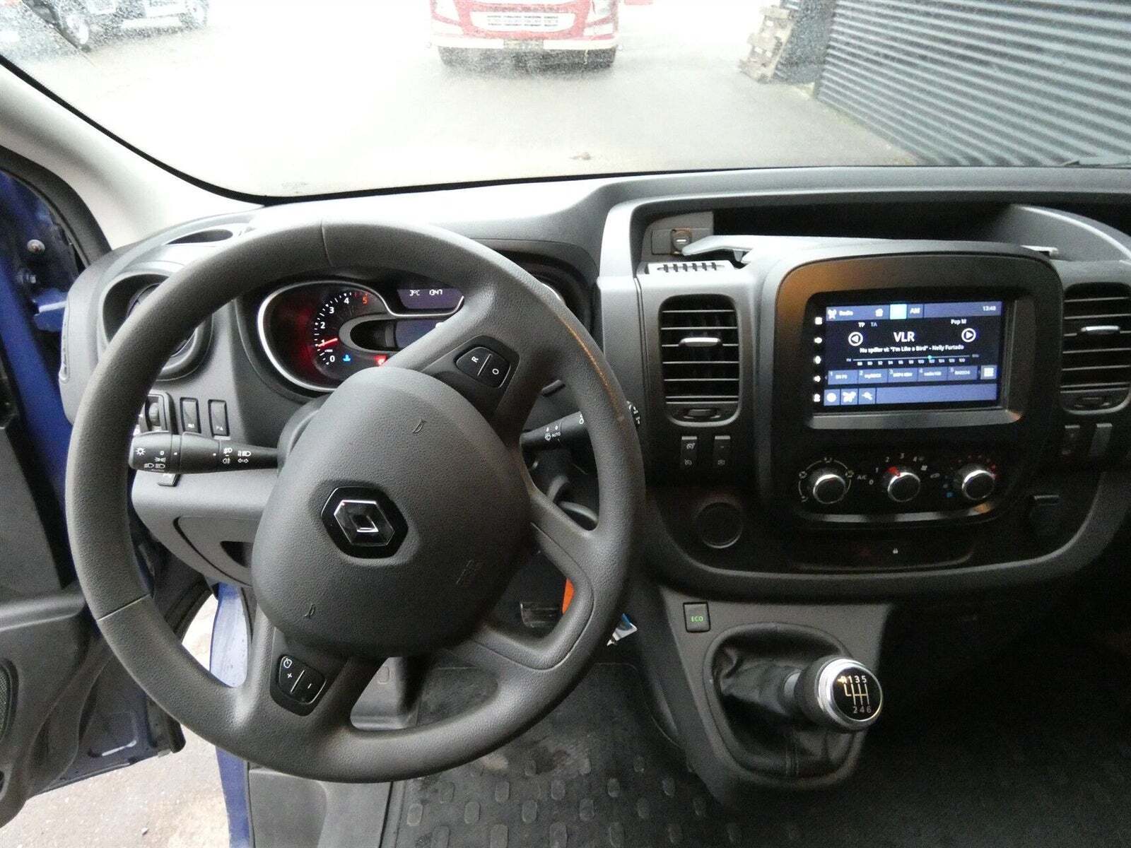 Blå Renault Trafic T29 fra 2021