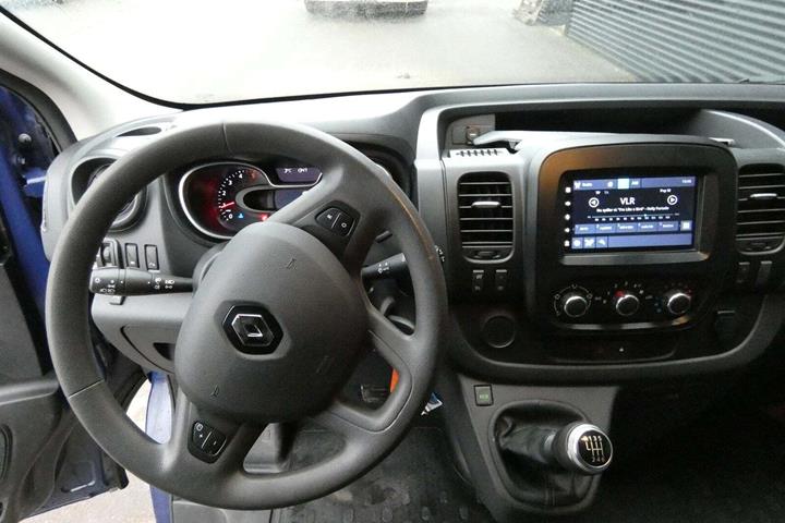 Blå Renault Trafic T29 fra 2021